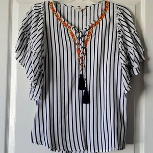 EUC Beautiful blue and white striped ENTRO top